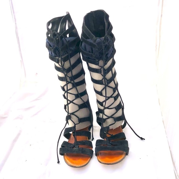 Vince Camuto Shoes - Vine Camuto Gladiator sandals Size 10M
